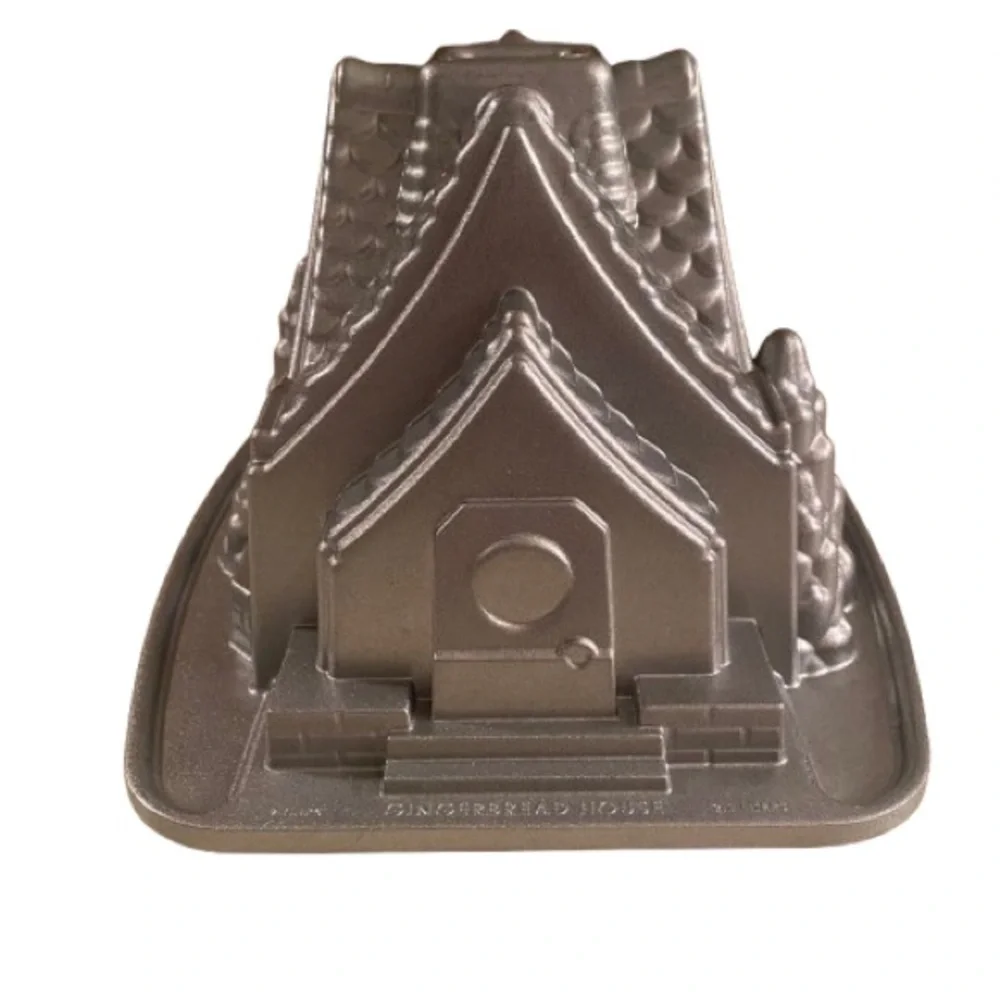 Nordic Ware Gingerbread House Cottage Bundt Cake Pan 9 Cup Nonstick Aluminum EUC
